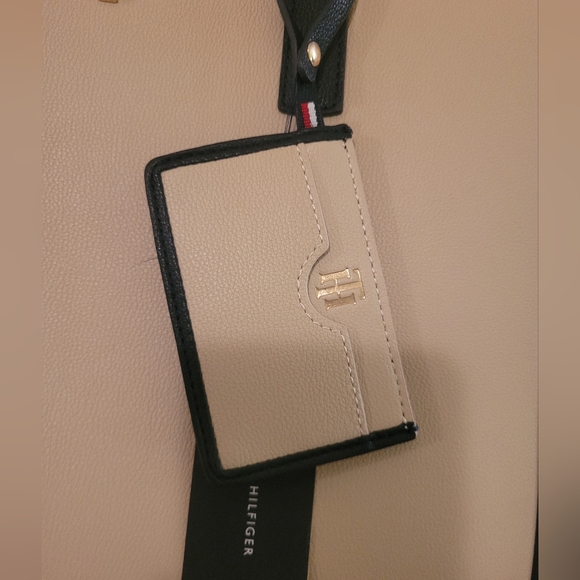 Tommy Hilfiger Tote - Picture 7 of 16